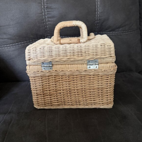 Vintage Woven Rattan Mini Basket With Handle - Picture 3 of 6